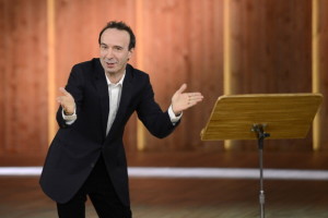 Italian actor Roberto Benigni poses during a photocall prior a show, "La piu bella del mondo" (the most beautiful in the world), for the Italian TV RAI on December 17, 2012 at Cinecitta theatre in Rome. AFP PHOTO / ANDREAS SOLARO (Photo credit should read ANDREAS SOLARO,ANDREAS SOLARO/AFP/Getty Images)